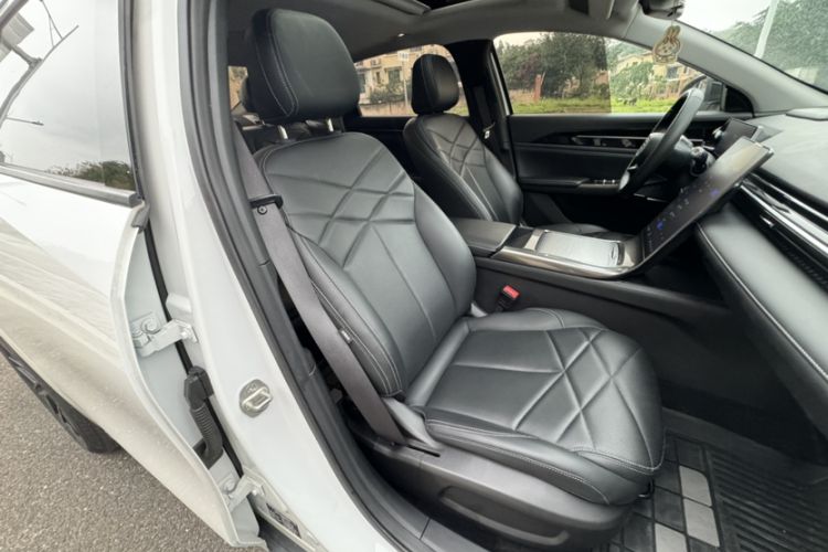 Used Geely Galaxy L6 2024 125km PLUS Dragon Edition Interior 1