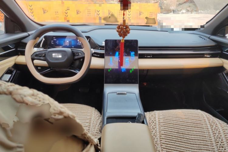 Used Geely Galaxy L6 2024 125km PLUS Dragon Edition Interior 2