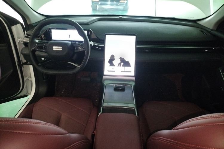 Used Geely Galaxy L6 2024 125km PLUS Dragon Edition Interior 2