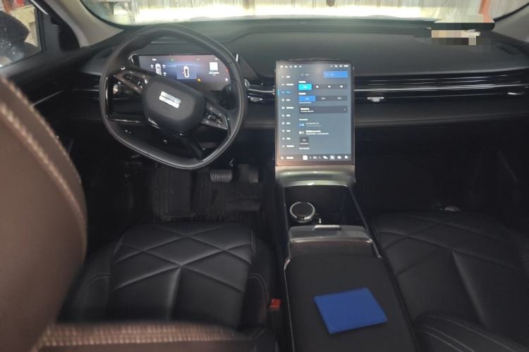 Used Geely Galaxy L6 2024 125km PLUS Dragon Edition Interior 2
