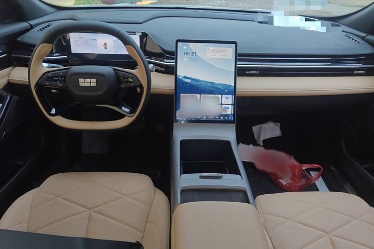 Used Geely Galaxy L6 2024 125km PLUS Dragon Edition Interior 2