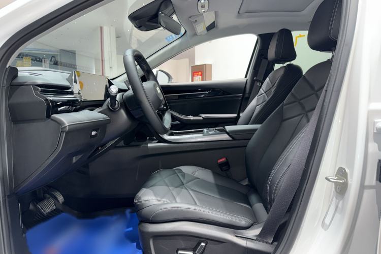 Used Geely Galaxy L6 2024 125km PLUS Dragon Edition Interior 3