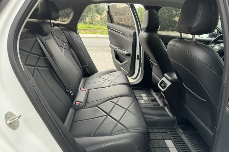 Used Geely Galaxy L6 2024 125km PLUS Dragon Edition Interior 3