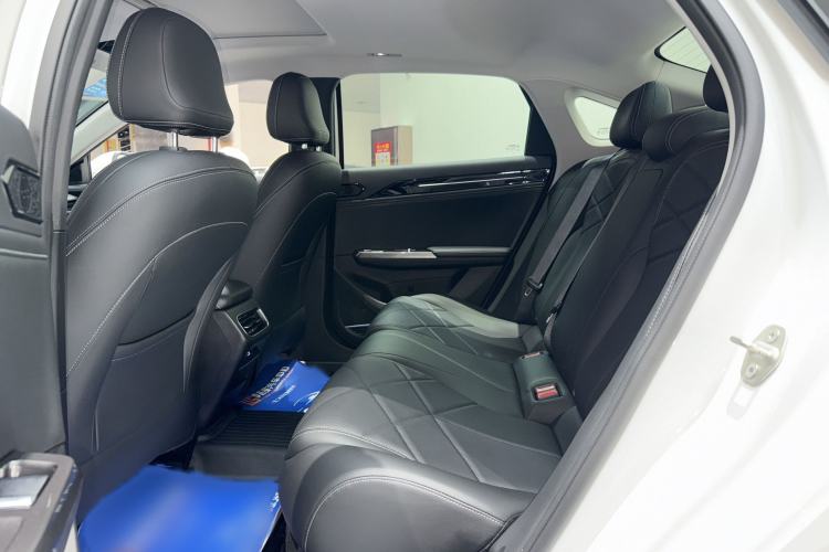 Used Geely Galaxy L6 2024 125km PLUS Dragon Edition Interior 4