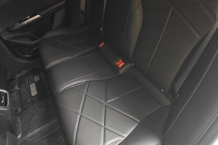 Used Geely Galaxy L6 2024 125km PLUS Dragon Edition Interior 4