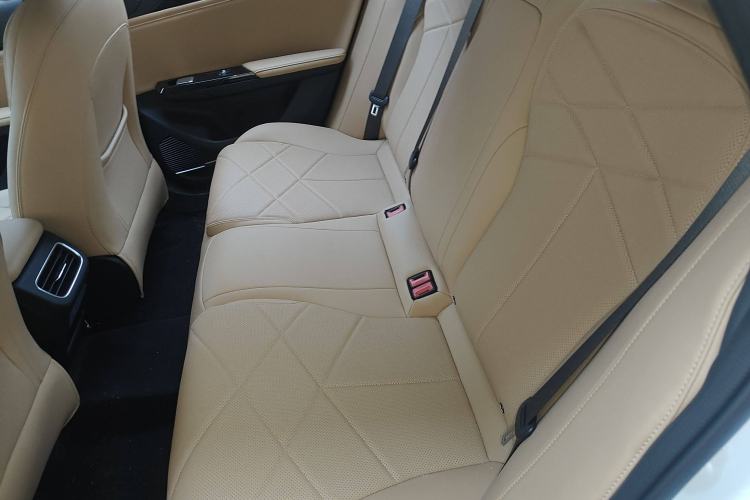 Used Geely Galaxy L6 2024 125km PLUS Dragon Edition Interior 4