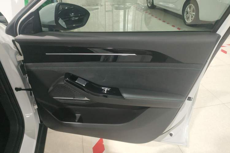 Used Geely Galaxy L6 2024 125km Creative Edition Interior 5