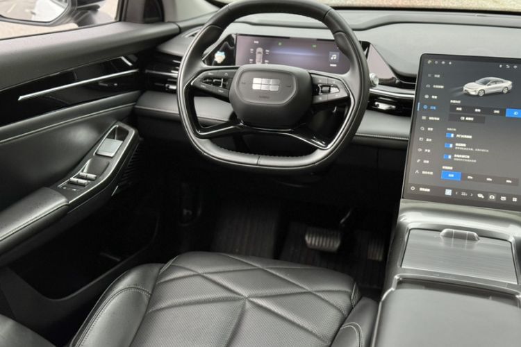 Used Geely Galaxy L6 2024 125km PLUS Dragon Edition Interior 6