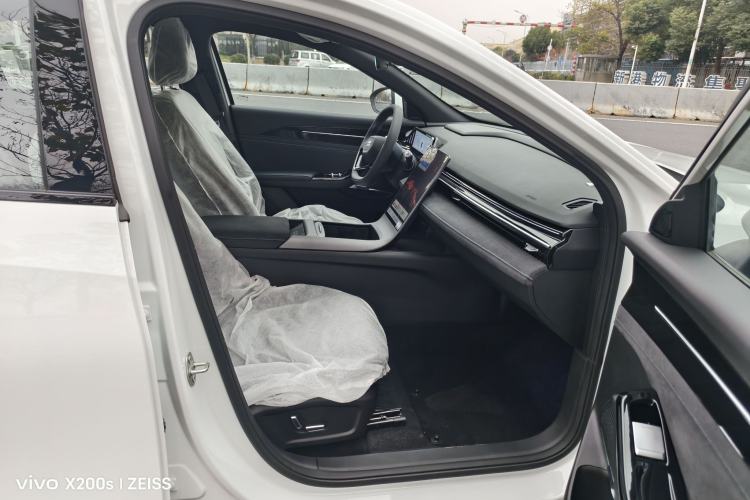 Used Geely Galaxy L6 2024 125km Creative Edition Interior 9