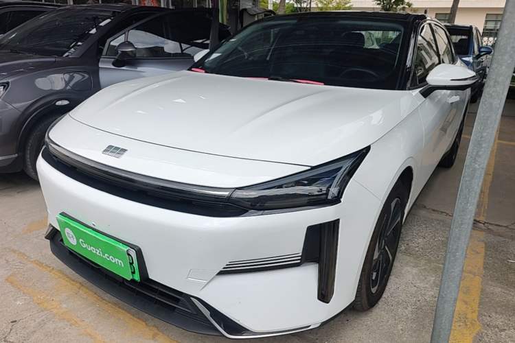 Geely Galaxy L6 2024 125km PLUS Dragon Edition