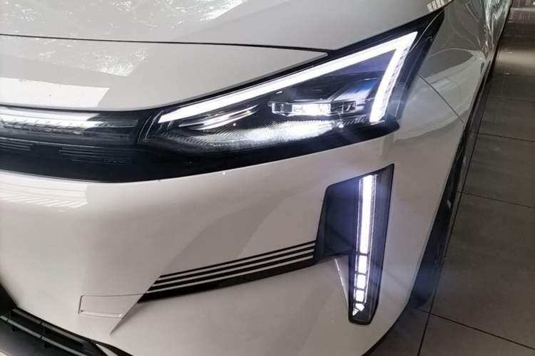 Used Geely Galaxy L6 2024 125km PLUS Dragon Edition Left Front Headlight