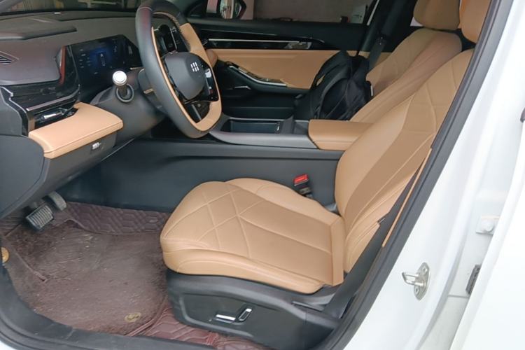 Used Geely Galaxy L6 2024 125km PLUS Dragon Edition Left Front Seat