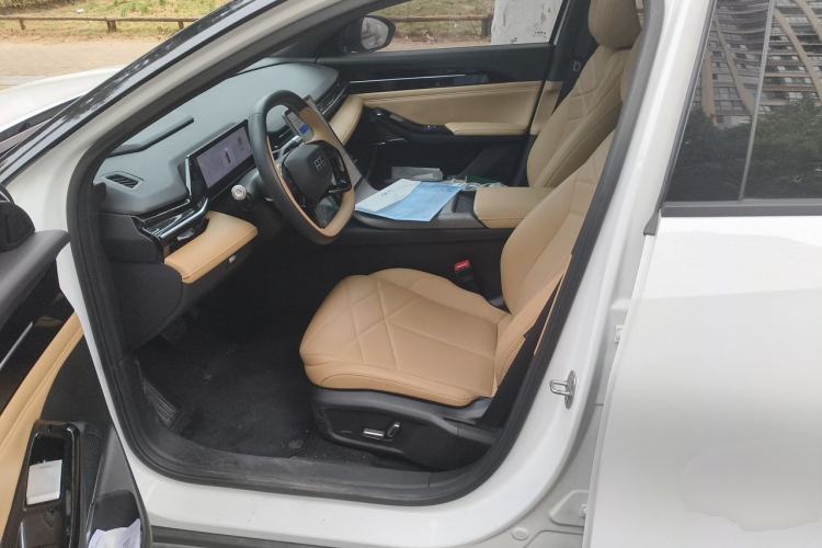 Used Geely Galaxy L6 2024 125km PLUS Dragon Edition Left Front Seat
