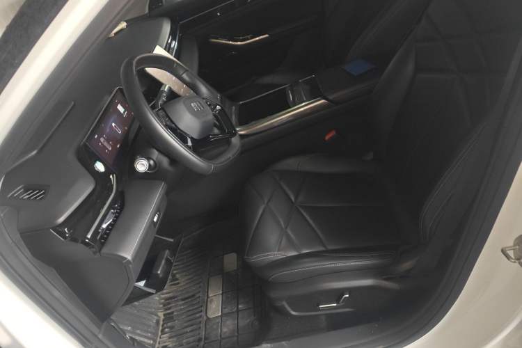 Used Geely Galaxy L6 2024 125km PLUS Dragon Edition Left Front Seat
