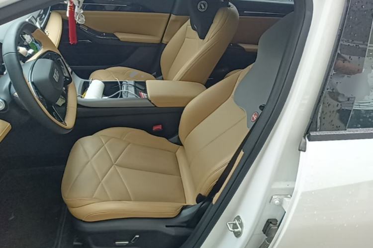 Used Geely Galaxy L6 2024 125km PLUS Dragon Edition Left Front Seat