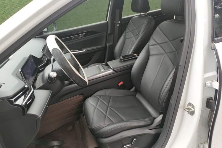 Used Geely Galaxy L6 2024 125km PLUS Dragon Edition Left Front Seat