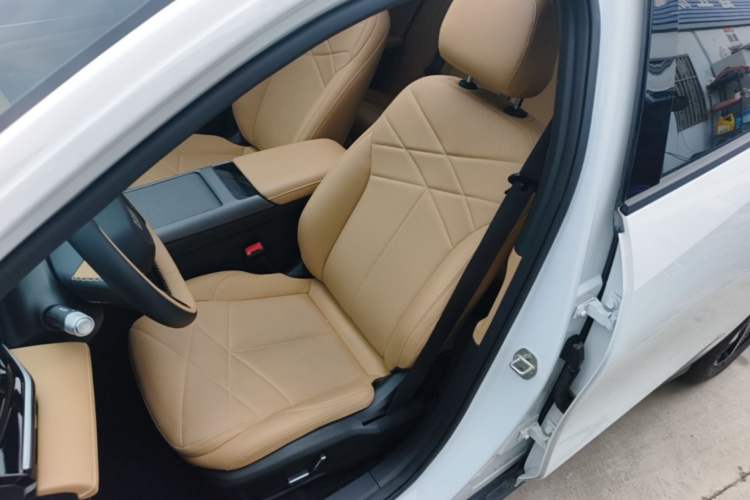 Used Geely Galaxy L6 2024 125km PLUS Dragon Edition Left Front Seat