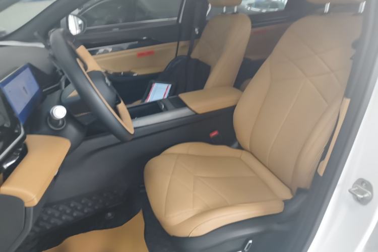 Used Geely Galaxy L6 2024 125km PLUS Dragon Edition Left Front Seat
