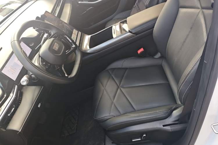 Used Geely Galaxy L6 2024 125km PLUS Dragon Edition Left Front Seat