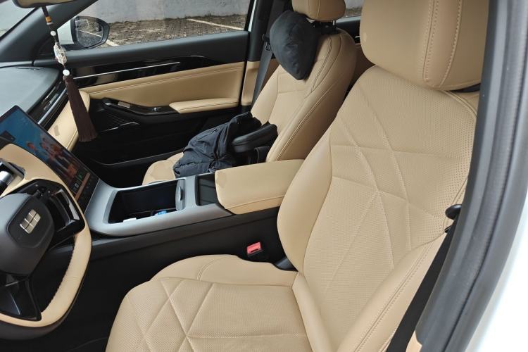 Used Geely Galaxy L6 2024 125km PLUS Dragon Edition Left Front Seat