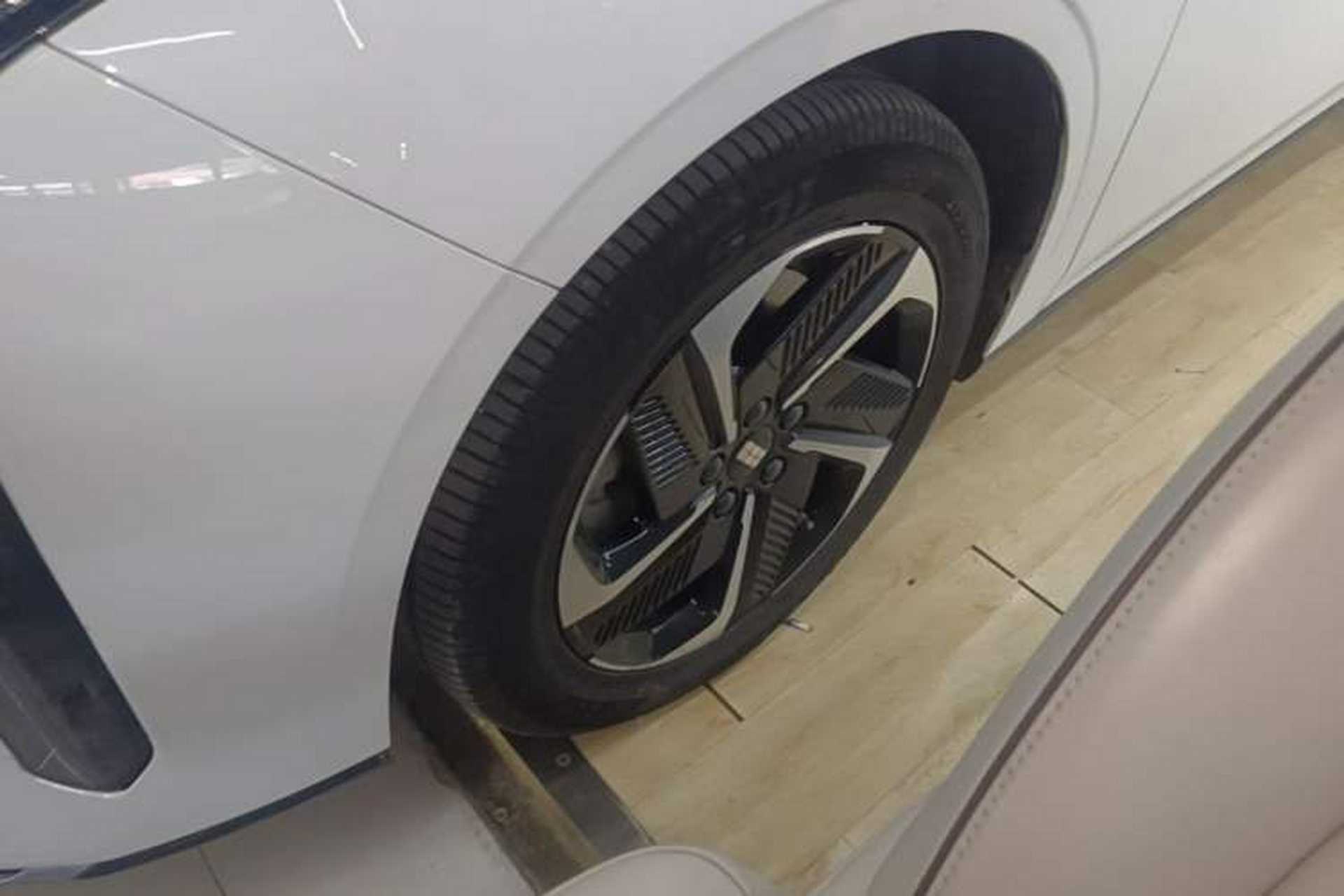 Used Geely Galaxy L6 2024 125km PLUS Dragon Edition Left Front Wheel Hub