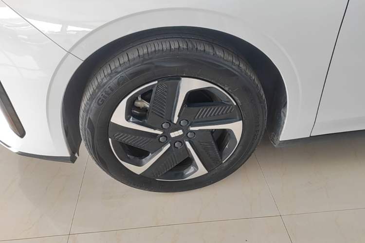 Used Geely Galaxy L6 2024 125km PLUS Dragon Edition Left Front Wheel Hub
