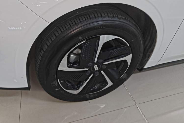 Used Geely Galaxy L6 2024 125km PLUS Dragon Edition Left Front Wheel Hub