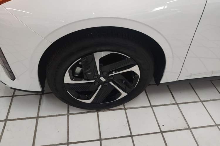 Used Geely Galaxy L6 2024 60km PLUS Dragon Edition Left Front Wheel Hub