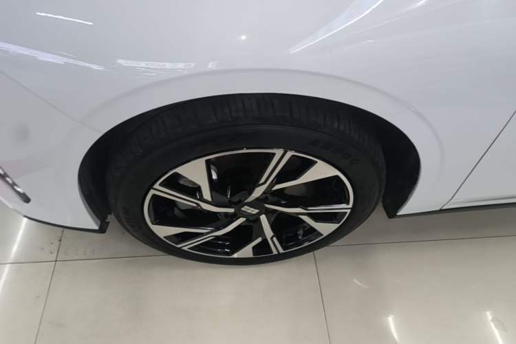 Used Geely Galaxy L6 2024 125km Creative Edition Left Front Wheel Hub