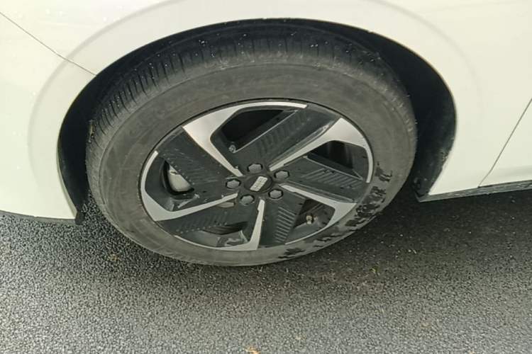 Used Geely Galaxy L6 2024 125km PLUS Dragon Edition Left Front Wheel Hub