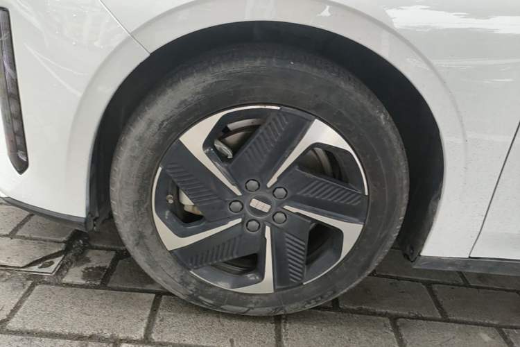 Used Geely Galaxy L6 2024 125km PLUS Dragon Edition Left Front Wheel Hub