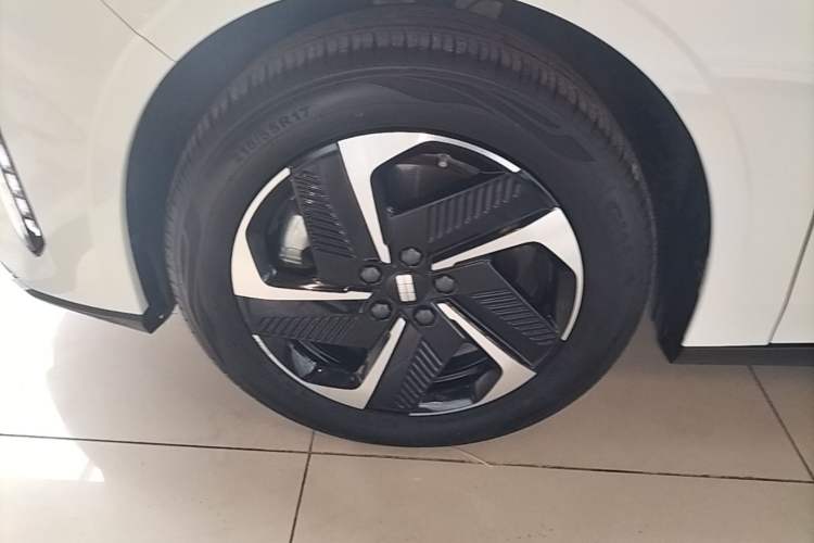 Used Geely Galaxy L6 2024 125km PLUS Dragon Edition Left Front Wheel Hub
