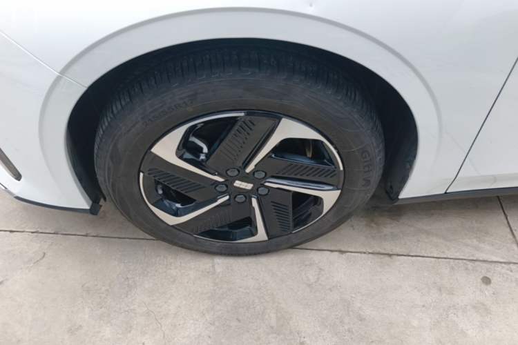 Used Geely Galaxy L6 2024 125km PLUS Dragon Edition Left Front Wheel Hub