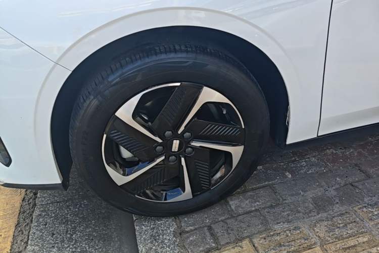 Used Geely Galaxy L6 2024 125km PLUS Dragon Edition Left Front Wheel Hub