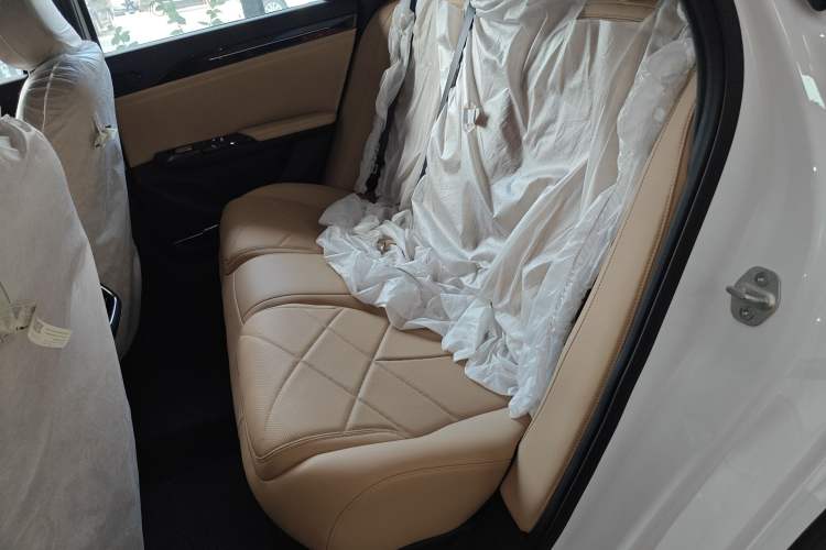 Used Geely Galaxy L6 2024 125km PLUS Dragon Edition Left Rear Seat