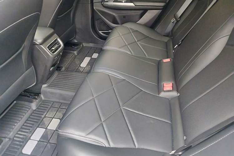 Used Geely Galaxy L6 2024 125km PLUS Dragon Edition Left Rear Seat