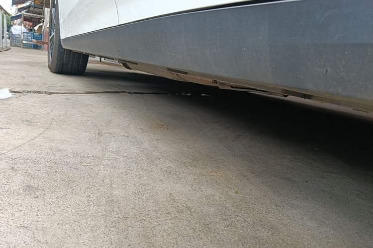 Used Geely Galaxy L6 2024 125km PLUS Dragon Edition Left Side Sill
