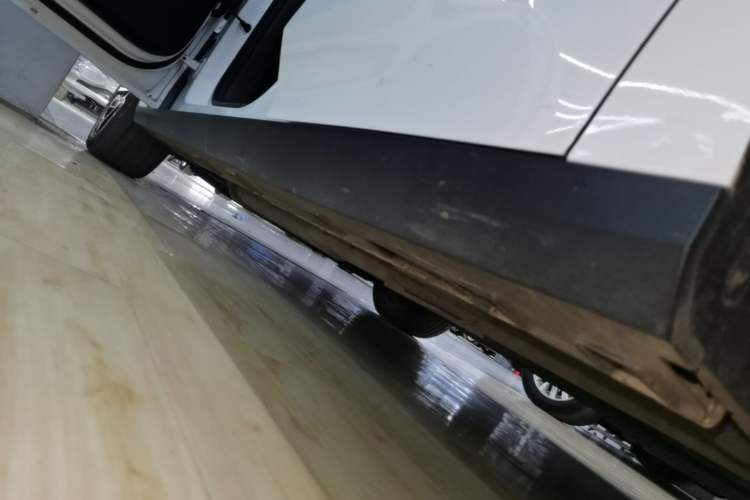 Used Geely Galaxy L6 2024 125km PLUS Dragon Edition Left Side Sill