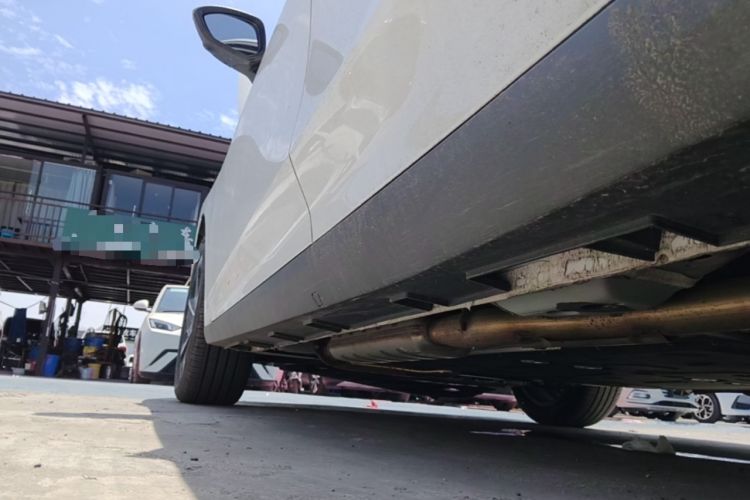 Used Geely Galaxy L6 2024 125km PLUS Dragon Edition Left Side Sill