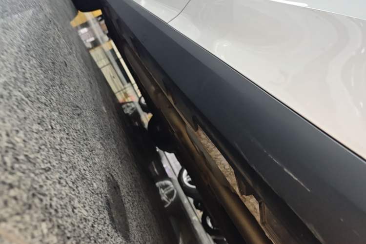 Used Geely Galaxy L6 2024 125km PLUS Dragon Edition Left Side Sill