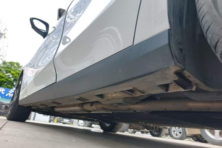 Used Geely Galaxy L6 2024 125km PLUS Dragon Edition Left Side Sill