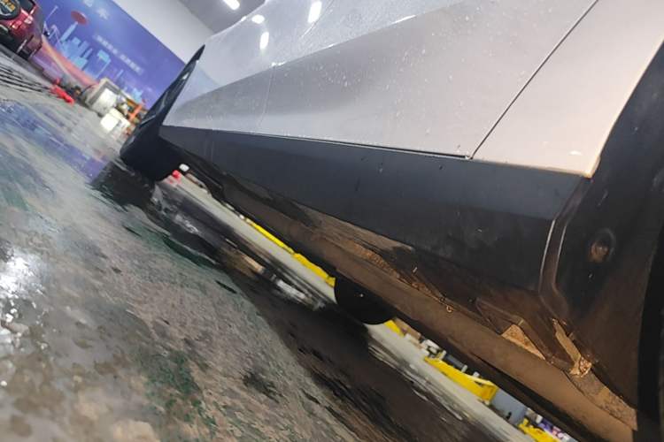 Used Geely Galaxy L6 2024 125km PLUS Dragon Edition Left Side Sill