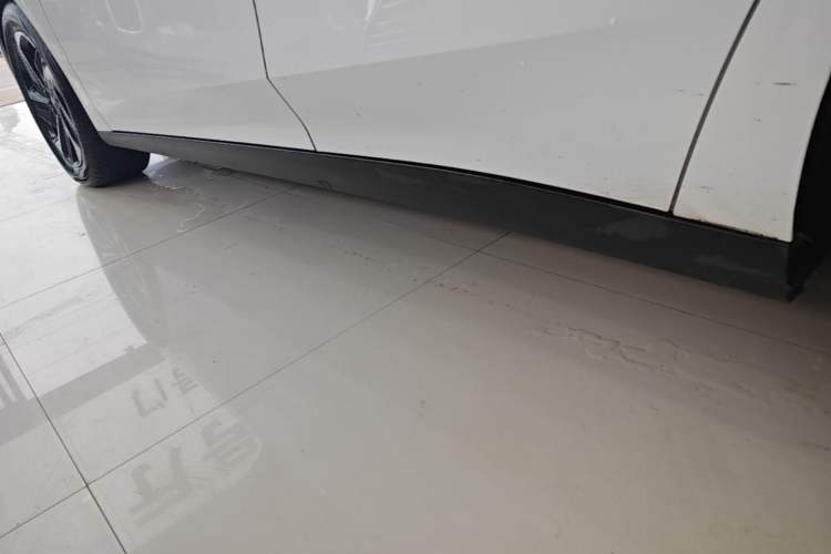 Used Geely Galaxy L6 2024 125km PLUS Dragon Edition Left Side Sill