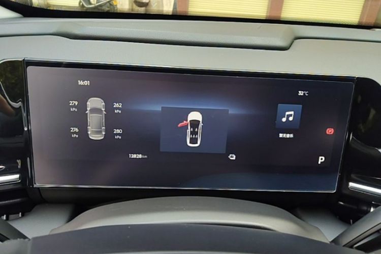 Used Geely Galaxy L6 2024 125km PLUS Dragon Edition Odometer Close Up