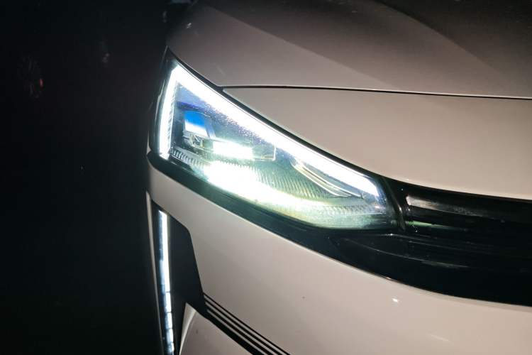 Used Geely Galaxy L6 2024 125km PLUS Dragon Edition Right Front Headlight