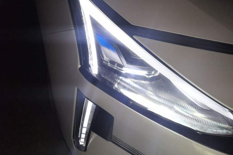 Used Geely Galaxy L6 2024 125km PLUS Dragon Edition Right Front Headlight