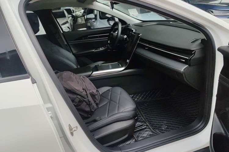 Used Geely Galaxy L6 2024 125km PLUS Dragon Edition Right Front Seat