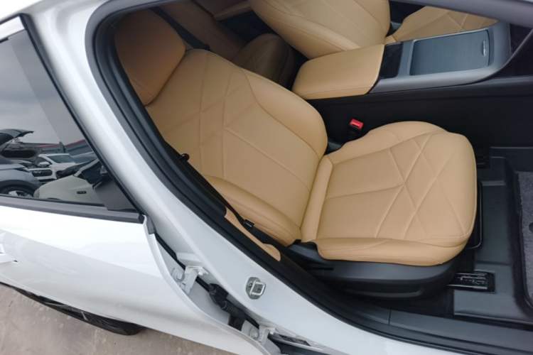 Used Geely Galaxy L6 2024 125km PLUS Dragon Edition Right Front Seat