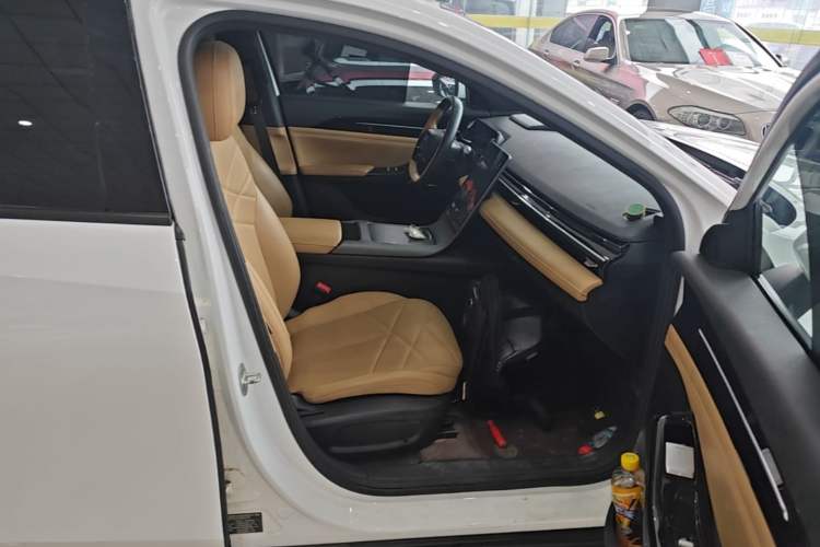 Used Geely Galaxy L6 2024 125km PLUS Dragon Edition Right Front Seat