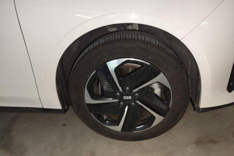 Used Geely Galaxy L6 2024 125km PLUS Dragon Edition Right Front Wheel Hub